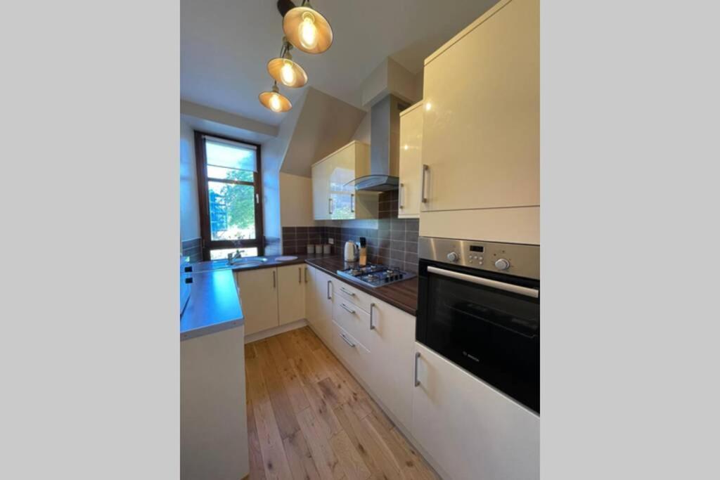No 10 Immaculate City Centre, Top Floor 2 Bed Flat With Free Parking Инвернес Екстериор снимка