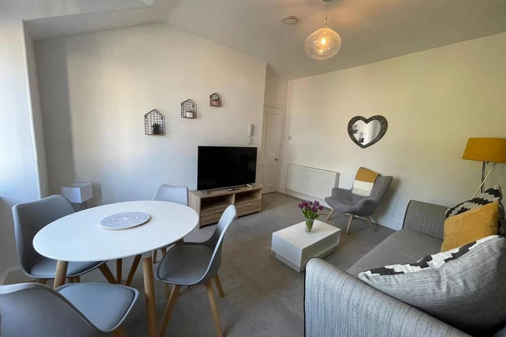 No 10 Immaculate City Centre, Top Floor 2 Bed Flat With Free Parking Инвернес Екстериор снимка